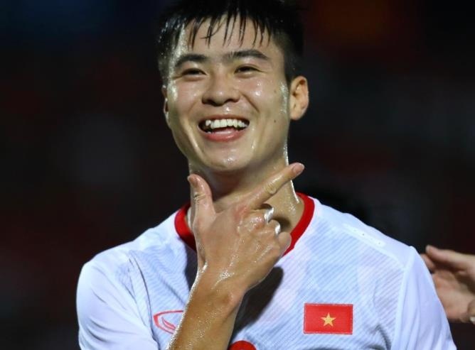 Manh 'gat' gay chu y voi nu cuoi an mung ban thang hinh anh