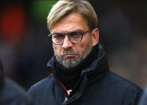 HLV Klopp nhan dinh truyen thong Anh dang giup MU hinh anh