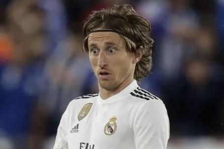 Luka Modric la duong kim Qua bong vang sa sut nhat hinh anh