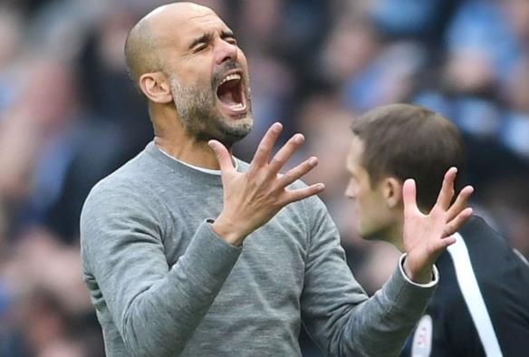 Man City lien tuc khung hoang o hang phong ngu hinh anh