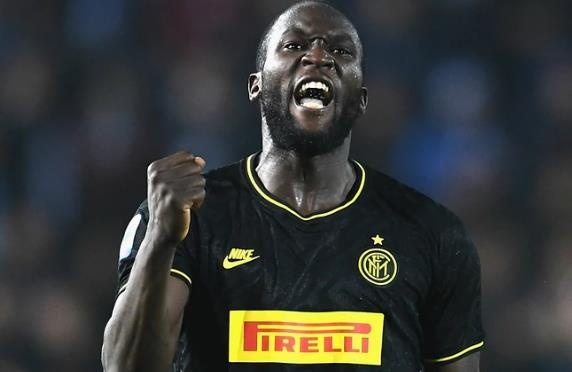 Lukaku toa sang giup Inter Milan chiem ngoi dau cua Juventus hinh anh