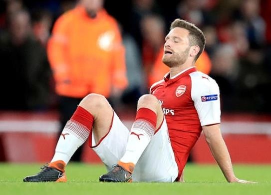 'Tuong lai cua Mustafi o Premier League da cham dut' hinh anh