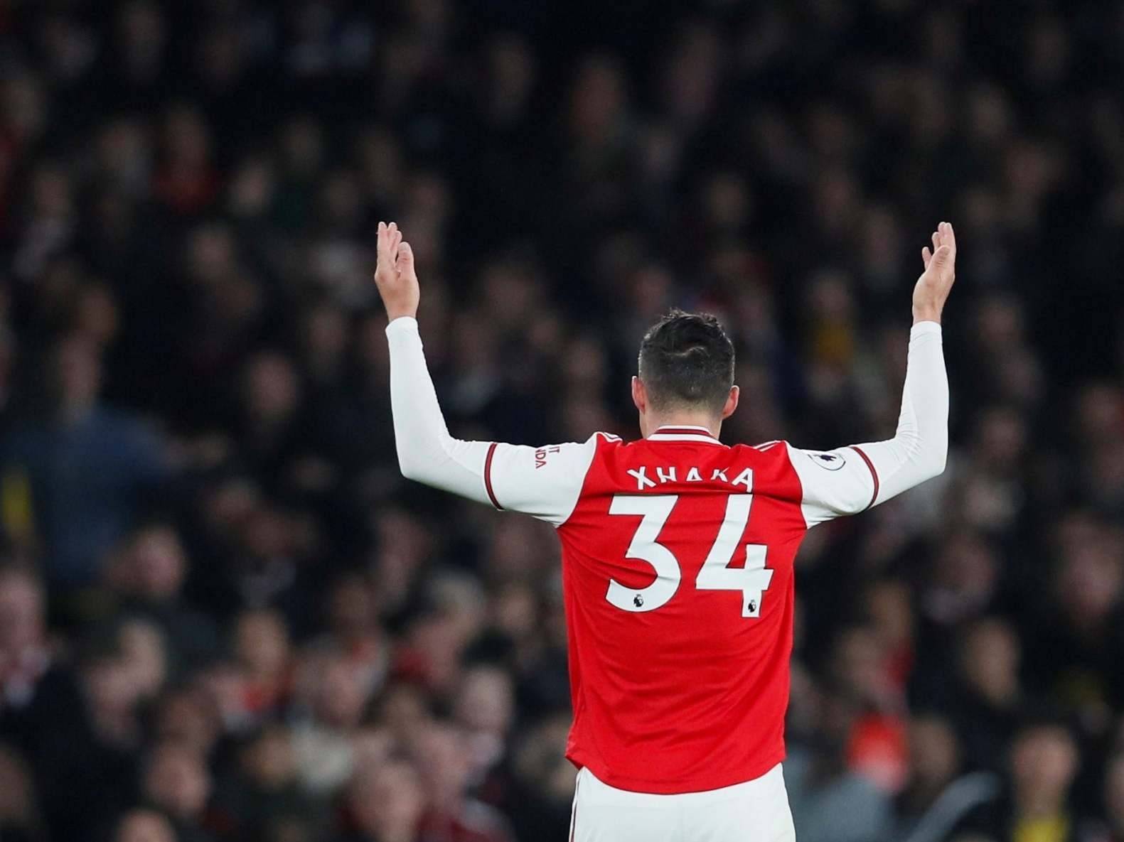 xhaka khiêu khích cđv arsenal ảnh 1 xhaka khieu khich cdv arsenal anh 1