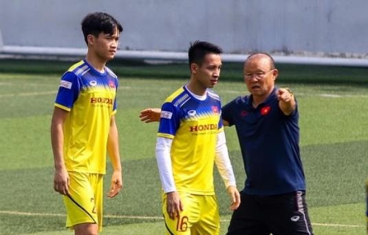 HLV Park luyen chien thuat cho U22 Viet Nam trong buoi tap cuoi hinh anh