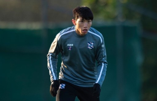 Van Hau tap cung SC Heerenveen, chuan bi cho tran tranh top 4 hinh anh