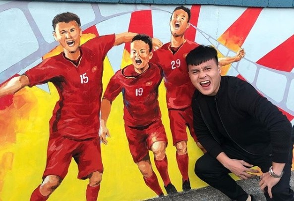 Quang Hai khoe anh ve tham nha HLV Park Hang-seo hinh anh