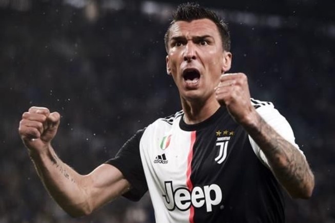 Mandzukic khuoc tu Man United de sang Qatar hinh anh