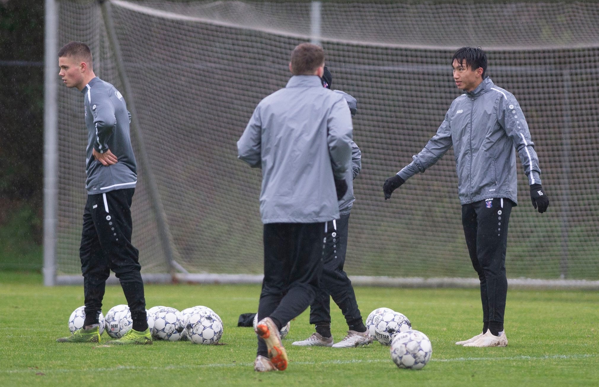 van hau tap cung heerenveen anh 1