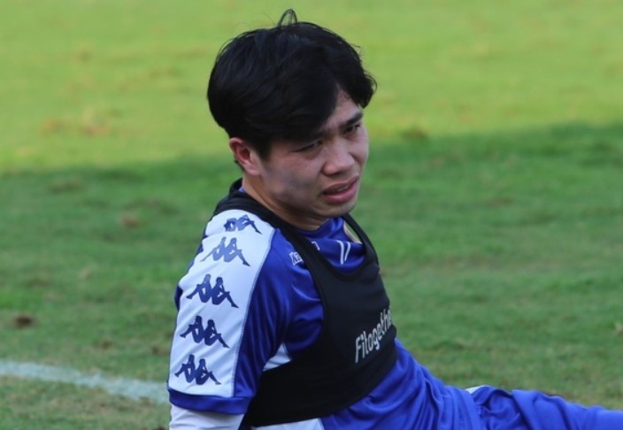 Cong Phuong tap nhe truoc tran giao huu cua CLB TP.HCM hinh anh