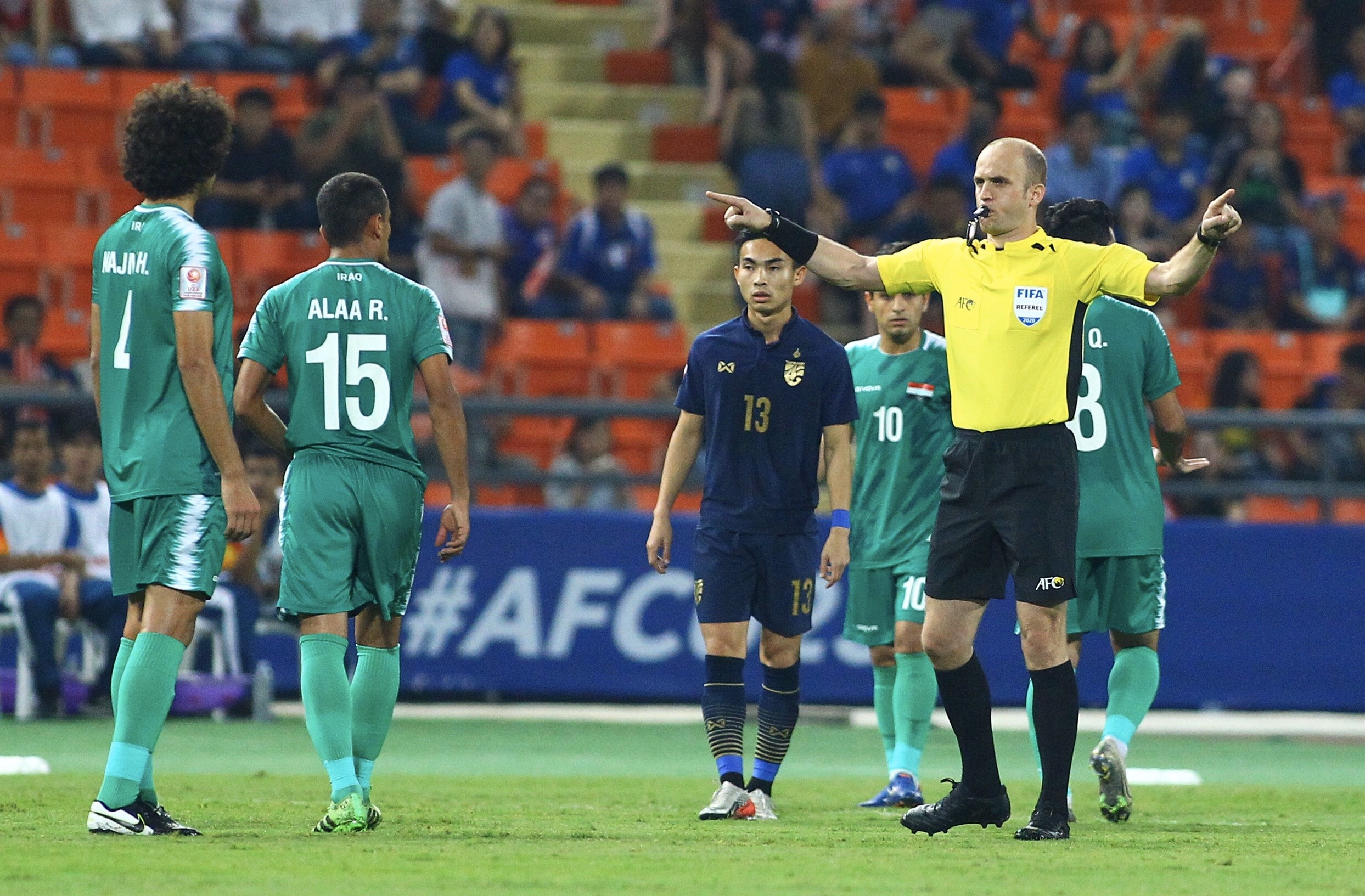 u23 thai lan huong penalty anh 2