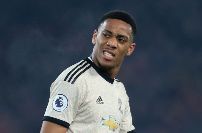 Tru cot hang cong Man United bi huyen thoai che bai hinh anh