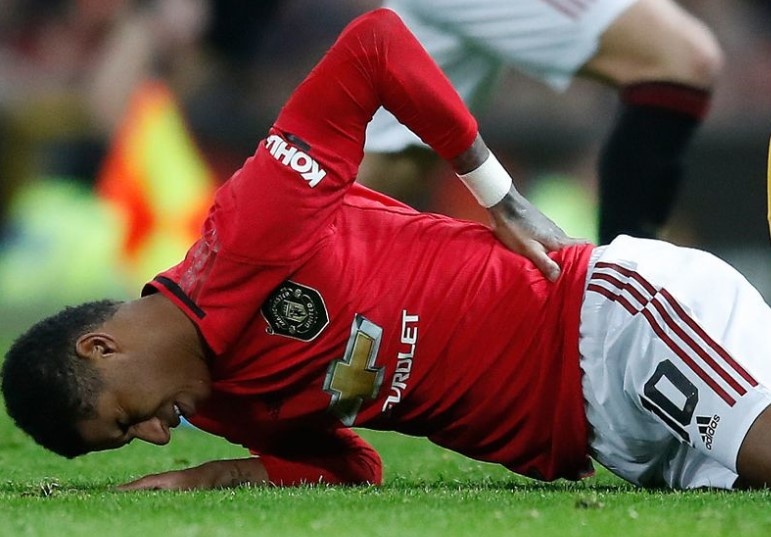 HLV Solskjaer bi chi trich vi coi thuong tuong lai cua Rashford hinh anh