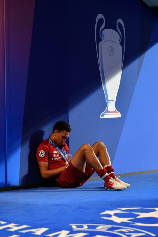 hau ve alexander-arnold anh 3