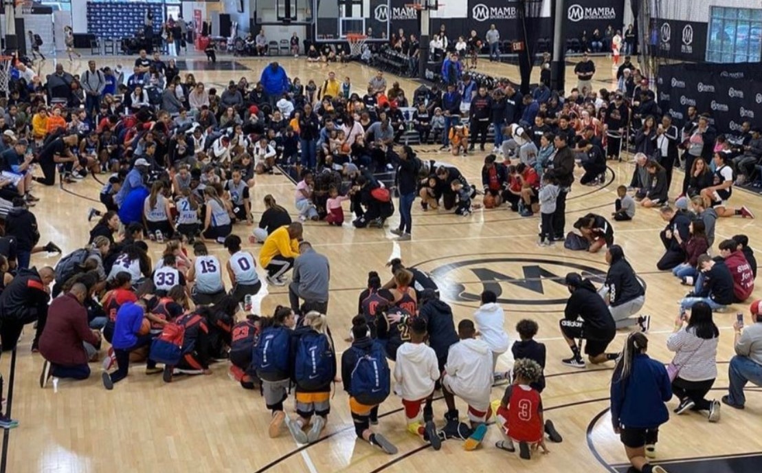 Hinh anh tai hoc vien bong ro cua Kobe Bryant gay xuc dong hinh anh