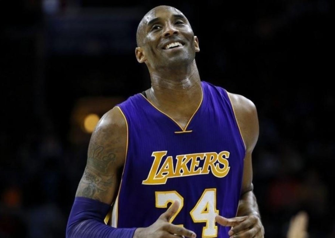 Kobe Bryant buoc thang vao ngoi den huyen thoai sau khi qua doi hinh anh