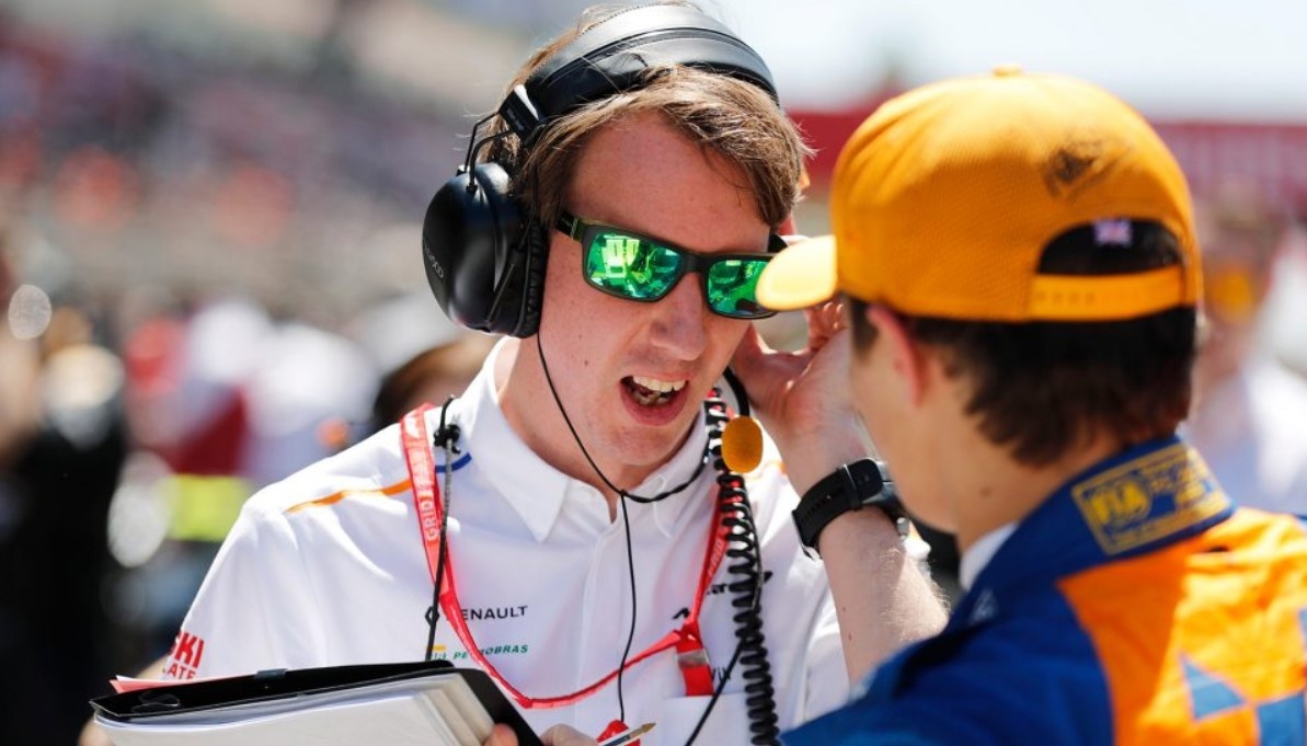 Vi sao cac tay dua F1 can 2 ky su ho tro? hinh anh