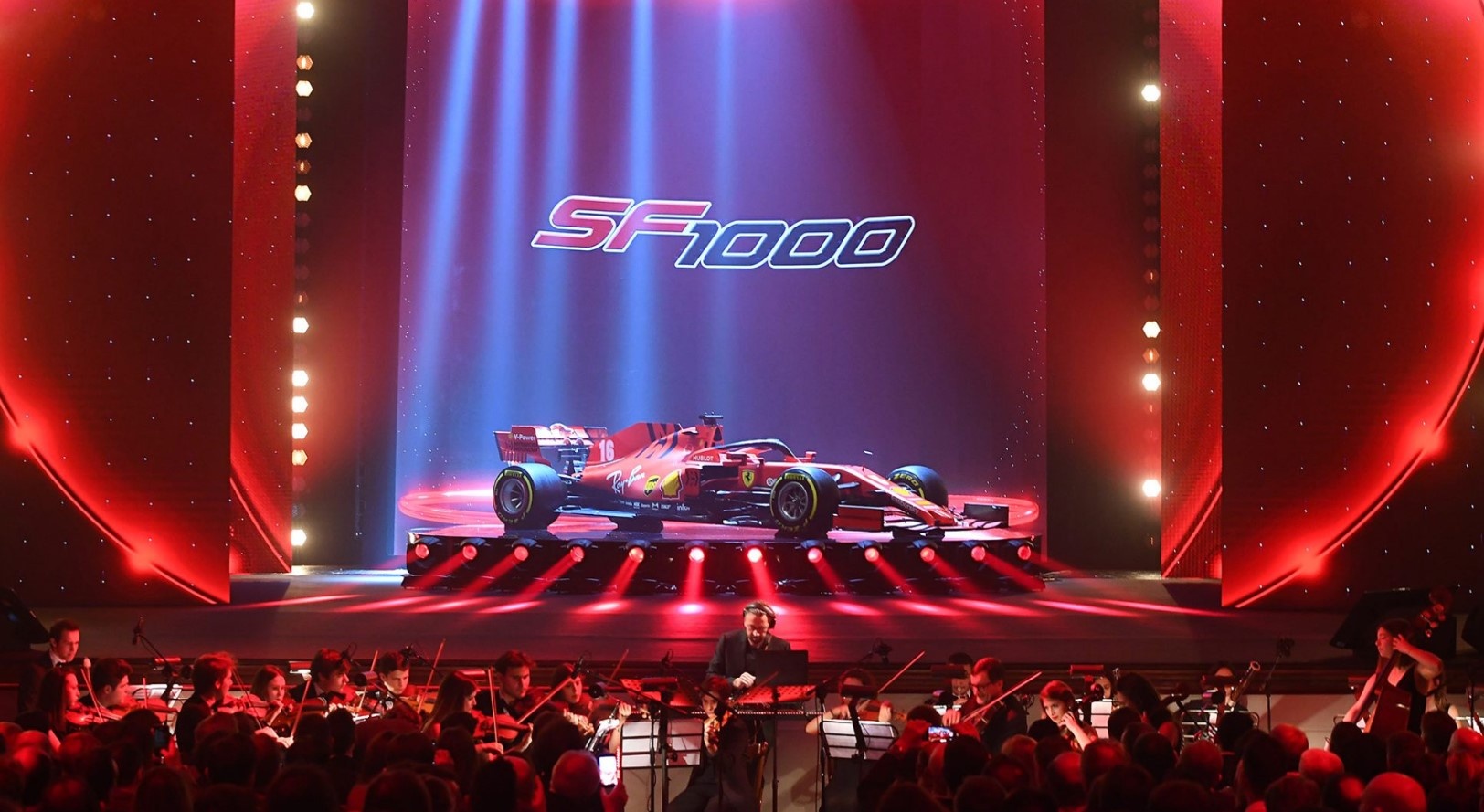 Vettel dat muc tieu vo dich trong le ra mat xe moi cua Ferrari hinh anh