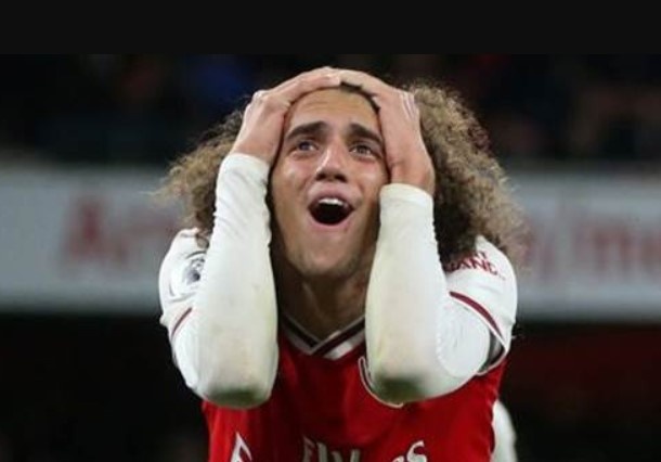 Sao tre Arsenal bi loai khoi doi hinh vi thoi vo ky luat hinh anh