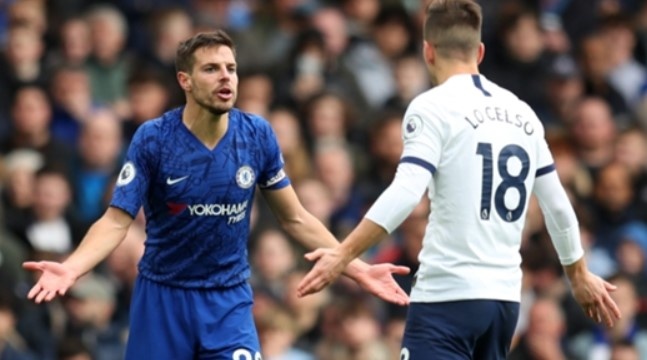 CDV phan no sau pha Lo Celso dap thang vao chan cua Azpilicueta hinh anh