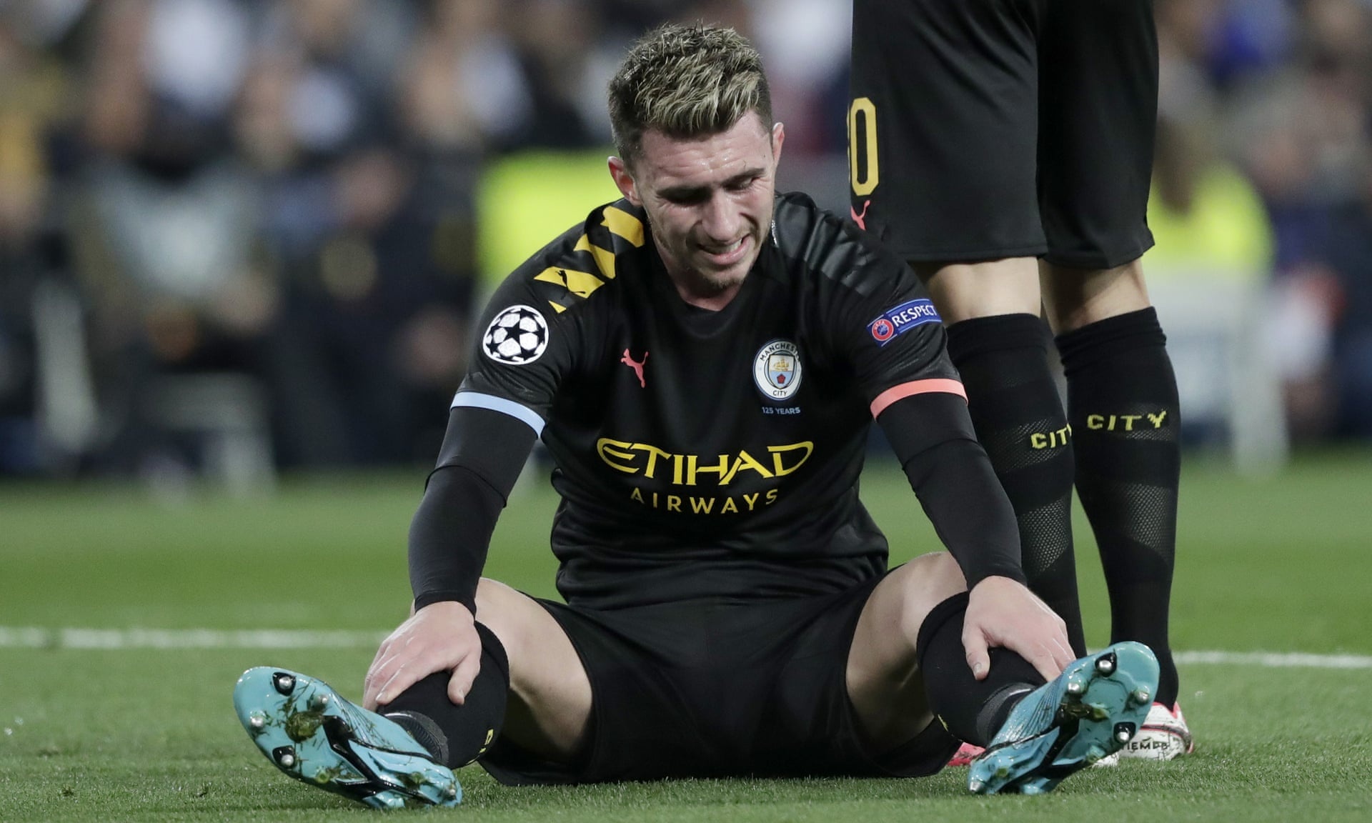 Man City mat trung ve gioi nhat truoc tran doi dau Real hinh anh