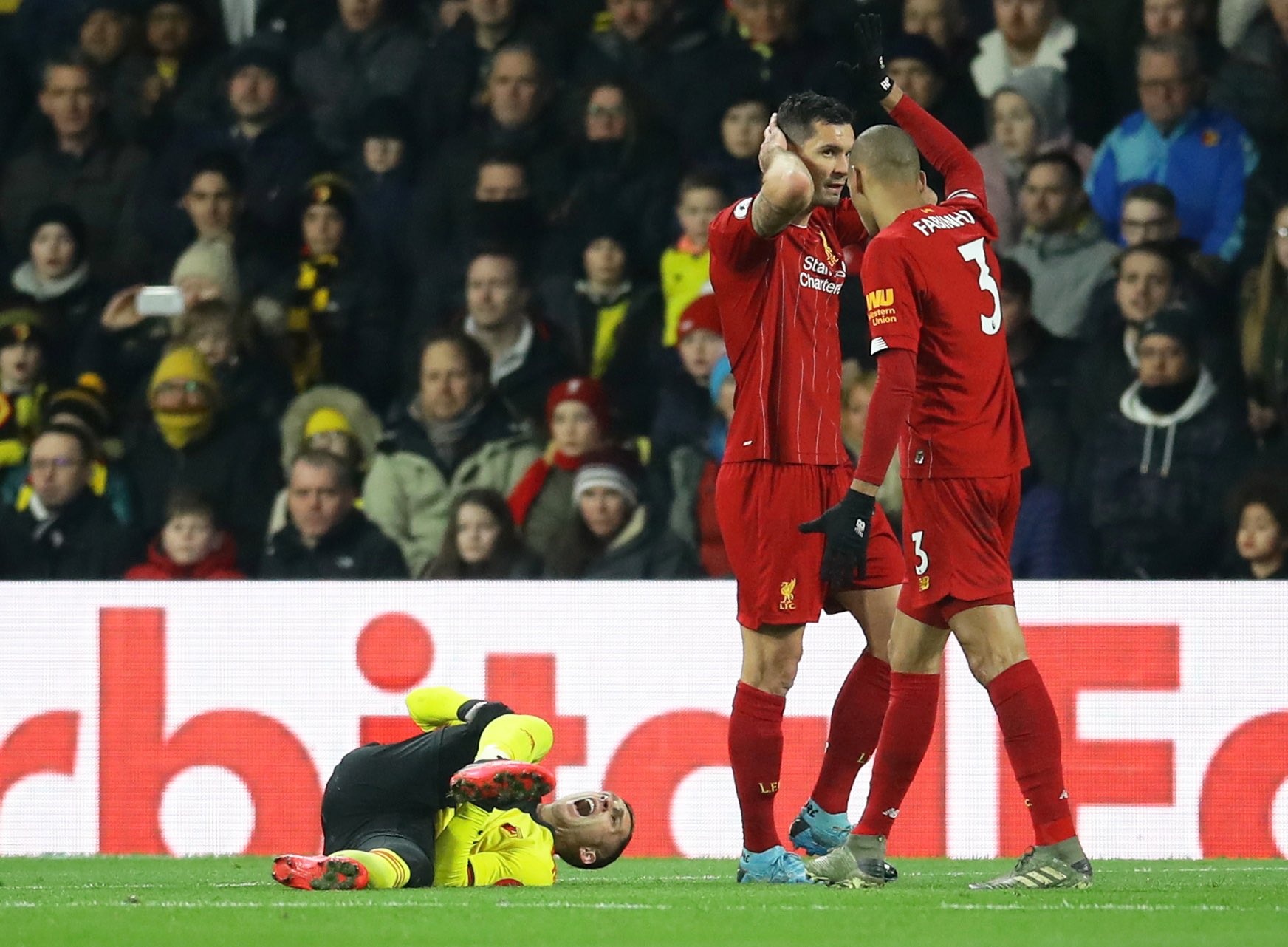 Sao Liverpool hoang hot khi chung kien doi thu bi van goi hinh anh