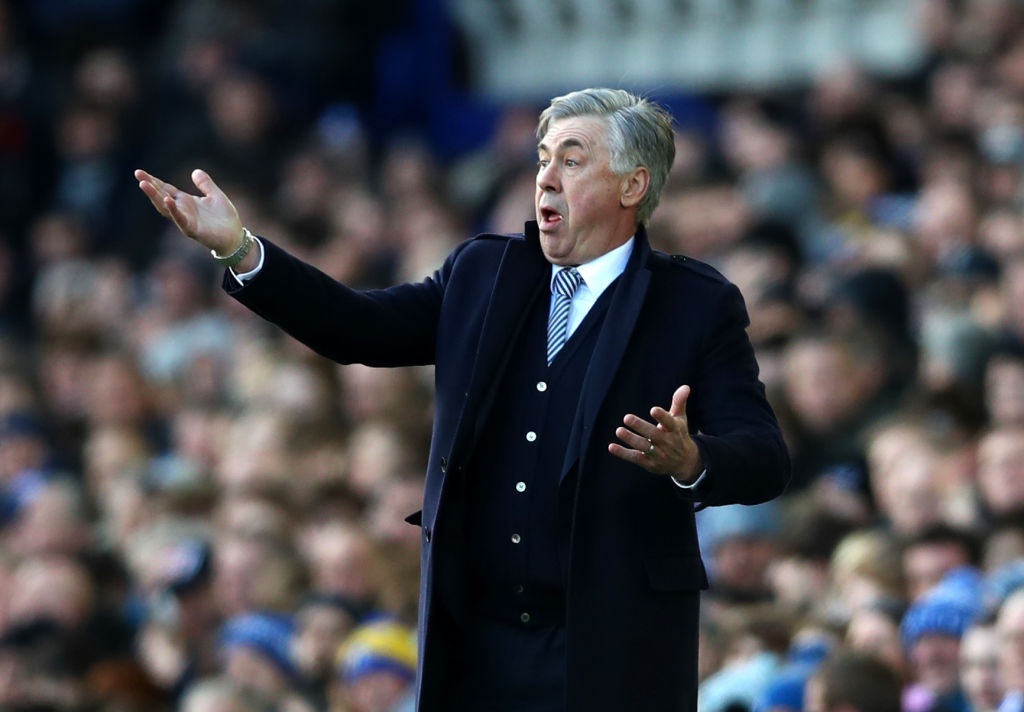 HLV Ancelotti nhan the do du tran dau da ket thuc hinh anh