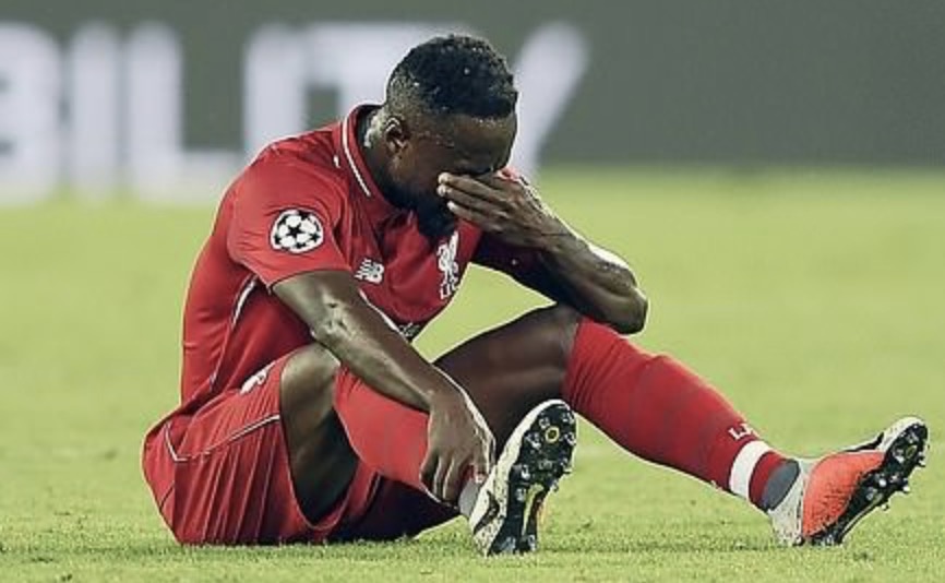 Tien ve Liverpool soc vi em trai qua doi sau tai nan xe buyt hinh anh