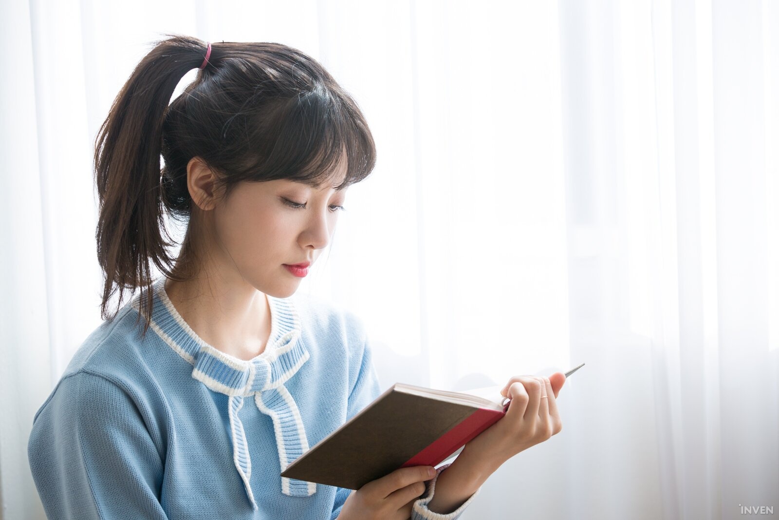 Nhung nu MC xinh dep cua lang Lien Minh Huyen Thoai the gioi hinh anh