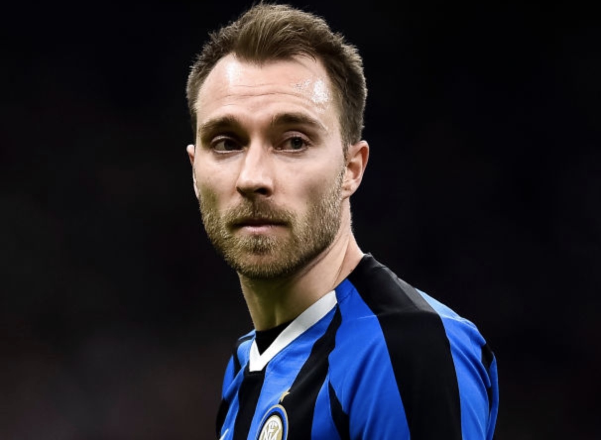 Cau thu Inter Milan bi buoc roi khoi khach san de di cach ly hinh anh