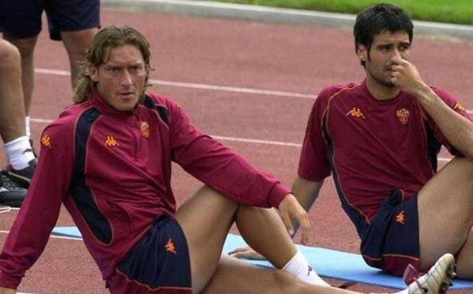 Nhung cap dong doi dac biet trong bong da hinh anh