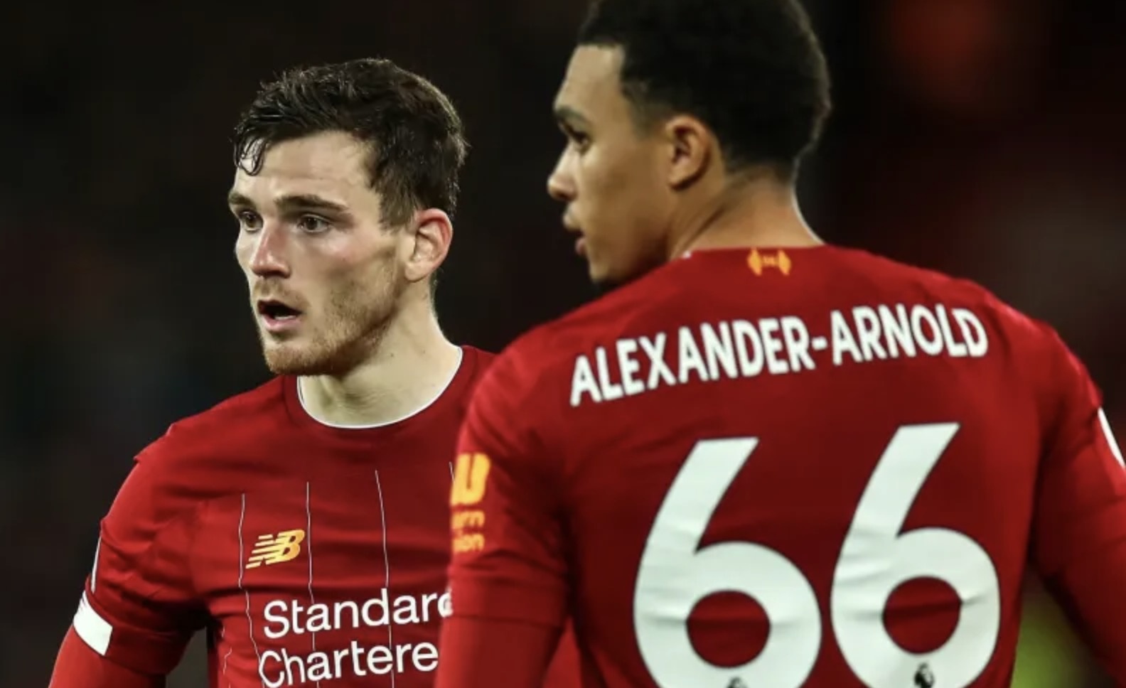 Robertson tap da phat, gui loi thach thuc Alexander-Arnold hinh anh