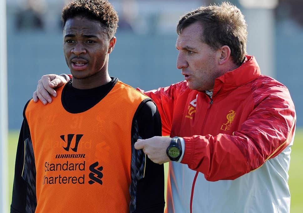 Cuu HLV Liverpool len tieng giai oan cho Sterling hinh anh