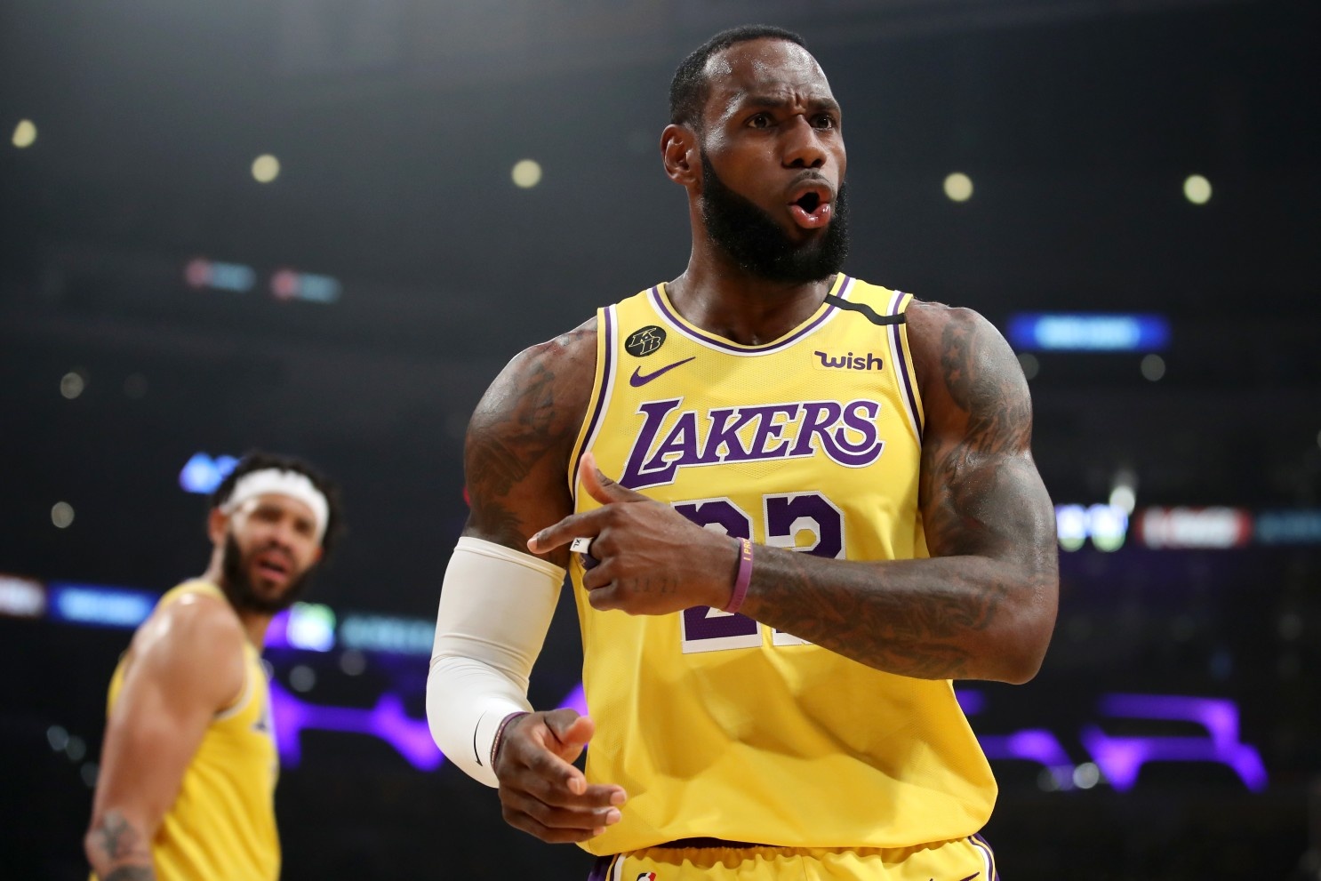 LeBron James khang dinh tuong lai o Lakers hinh anh