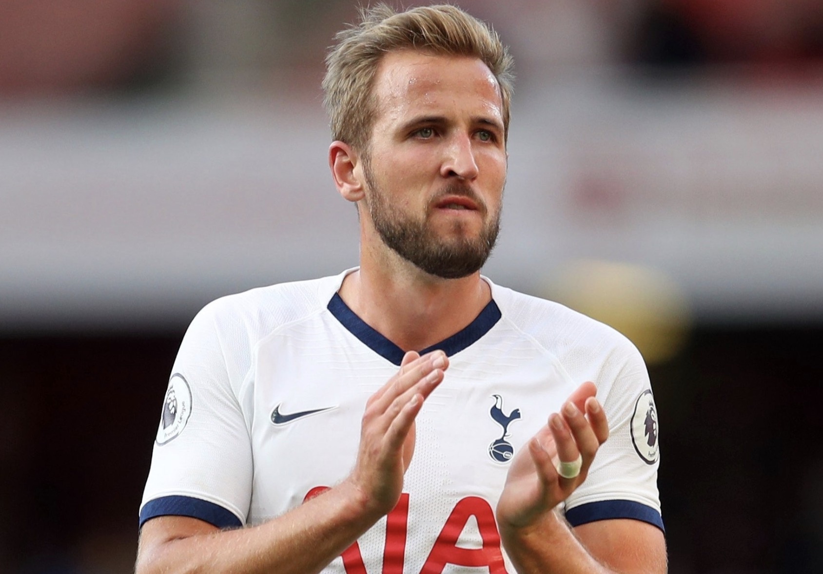 Berbatov dong cam voi Harry Kane hinh anh