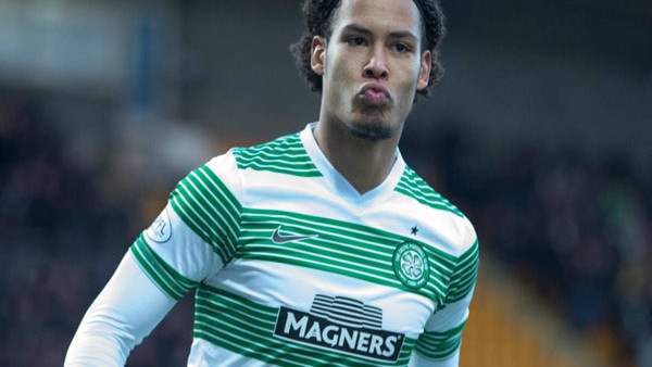 Van Dijk solo ghi ban tu giua san thoi con vo danh hinh anh