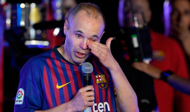 Iniesta va man chia tay cam dong trong mau ao Barca hinh anh