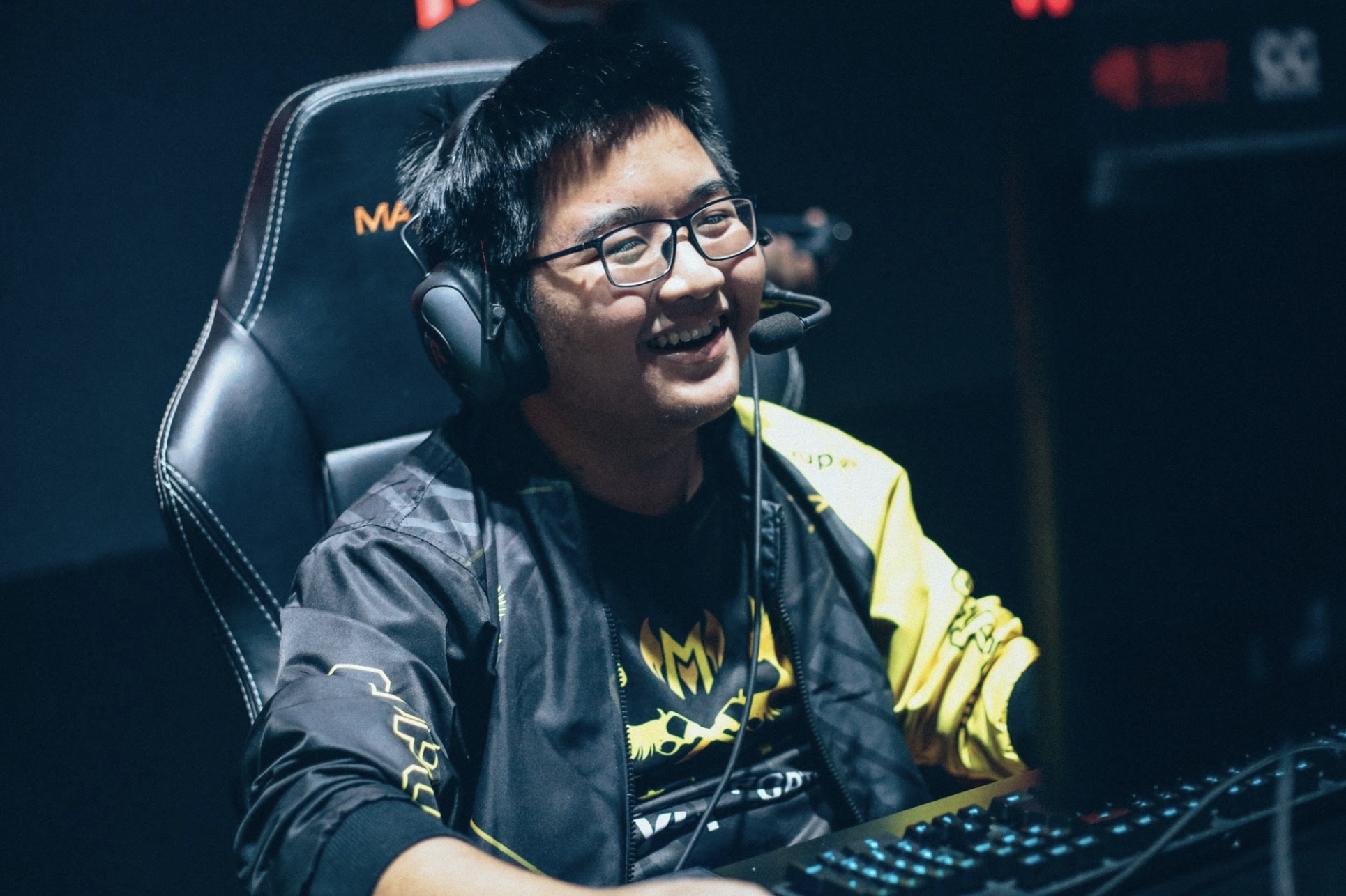 GAM muon doi dau duong kim vo dich LMHT the gioi o MSI hinh anh