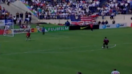 Kieu da luan luu ky quac duoc Van Basten de nghi dua tro lai hinh anh