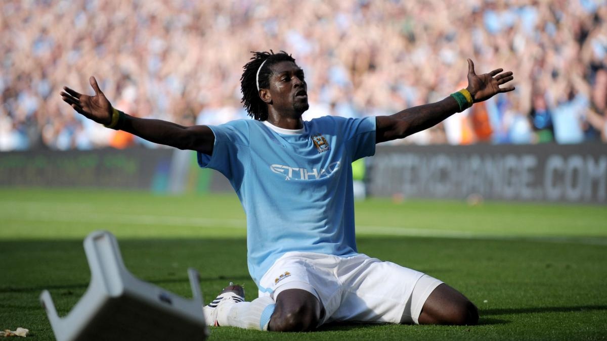 Adebayor treu tuc fan Arsenal va nhung man an mung khieu khich hinh anh