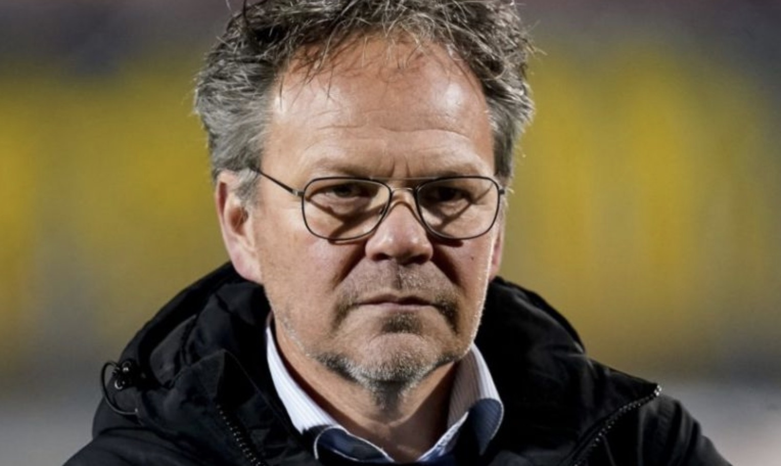 HLV Ha Lan noi gian vi doi bong vo mong len hang hinh anh