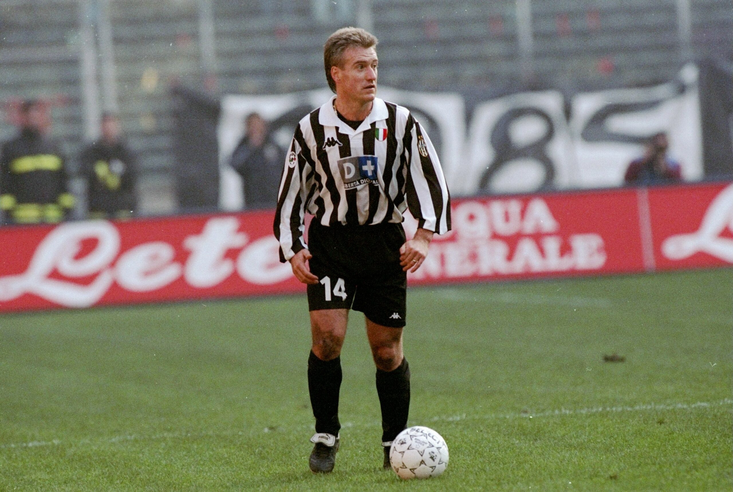 cac doi bong bi hut mau anh 2