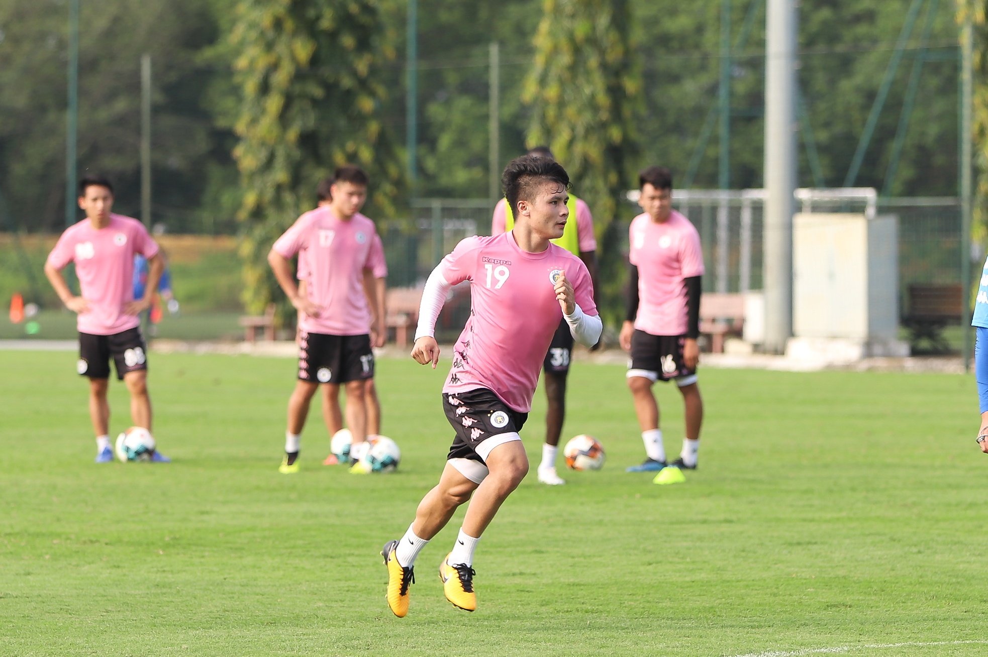 quang hai va cong phuong anh 2