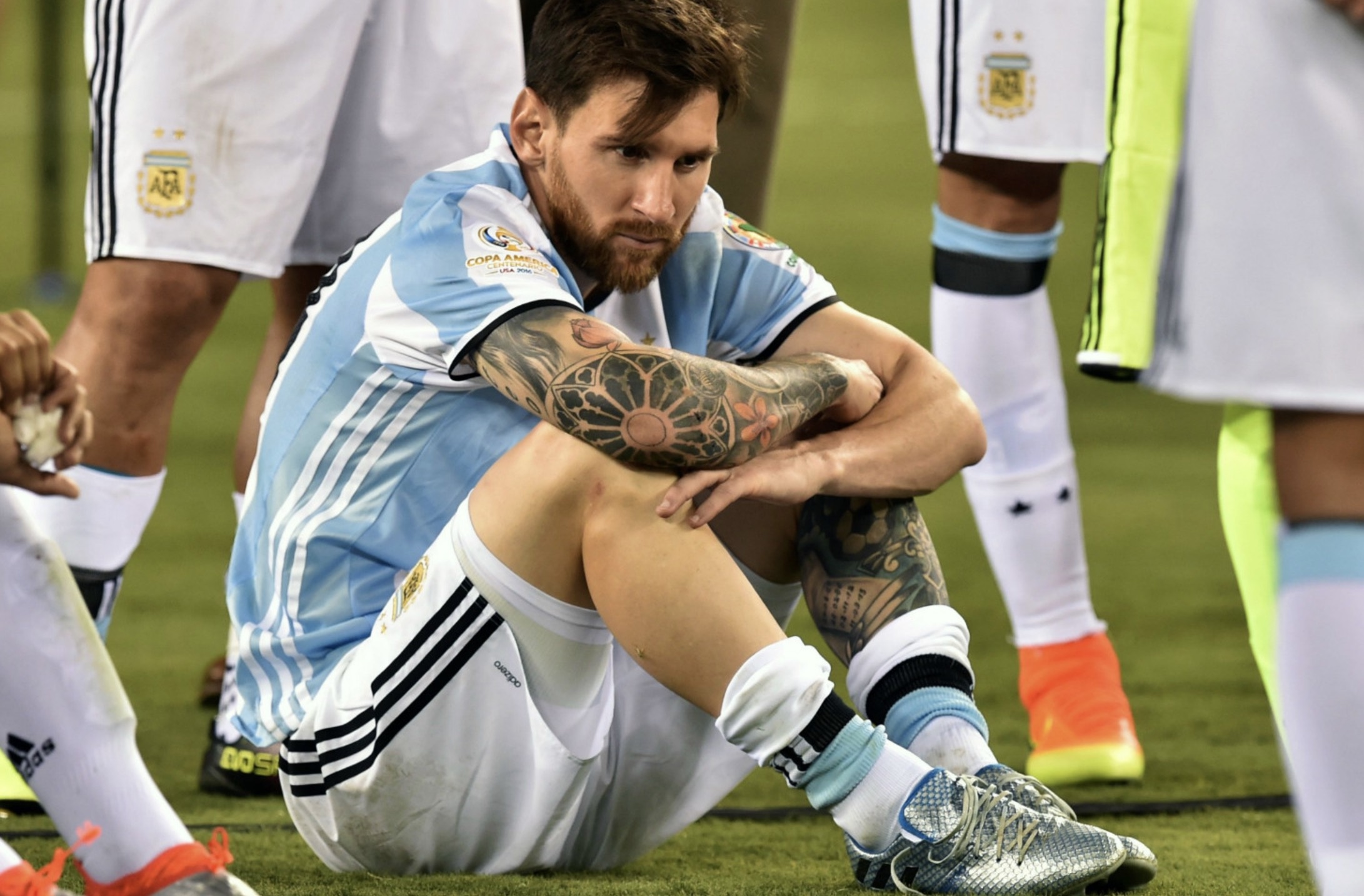 Vi sao Messi khong duoc yeu nhu Maradona o Argentina? hinh anh