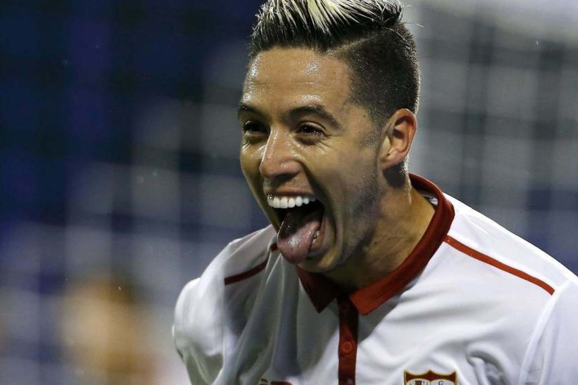 Cuu sao Arsenal tung den Sevilla vi duoc nhau nhet, di bar hinh anh