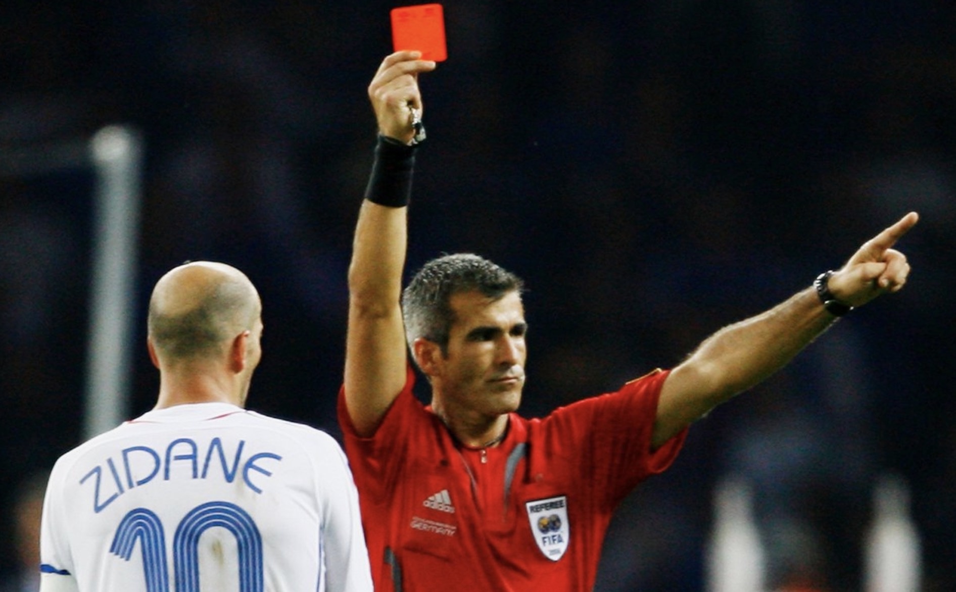 Van der Sar: 'Khi khong co bong, Zidane mat di su thanh lich' hinh anh