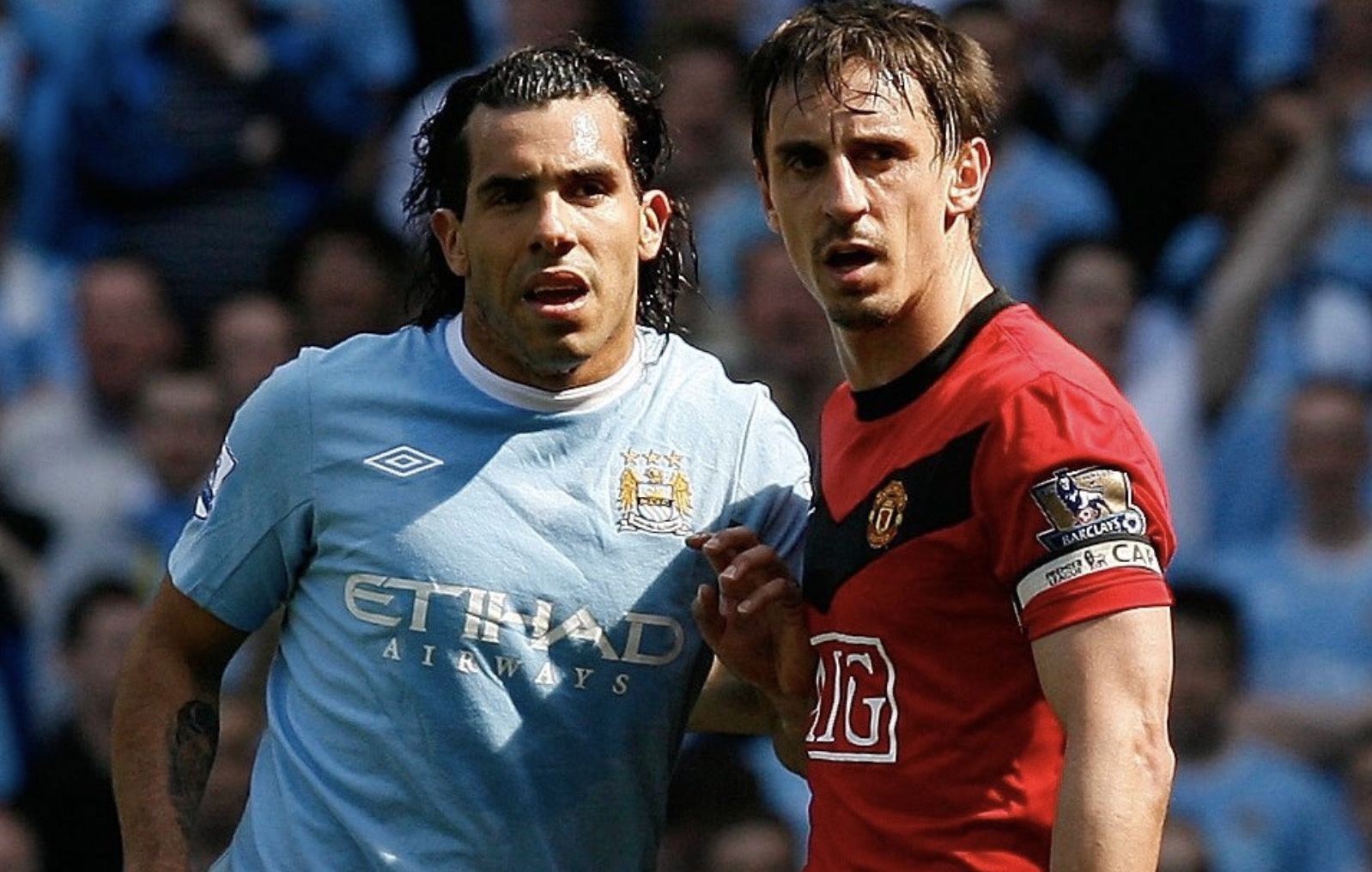 Nguoi dai dien cua Tevez phan phao Neville ve vu be boi o MU hinh anh