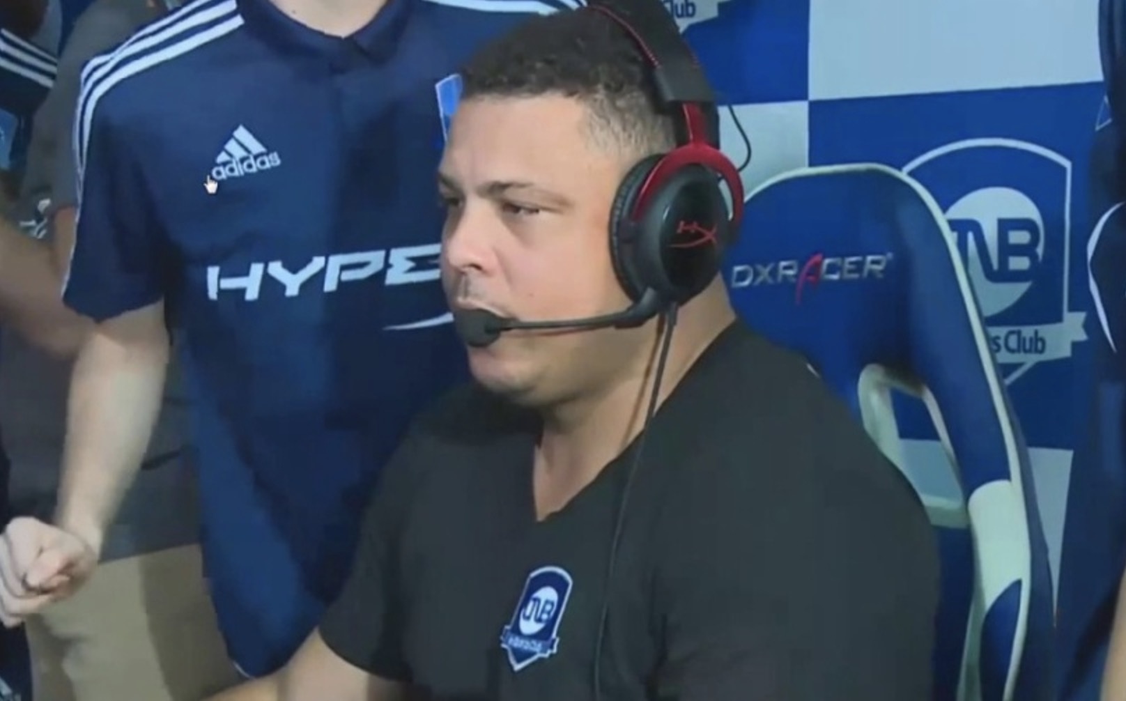 Ronaldo 'beo' va nhung sao bong da do tien vao eSports hinh anh