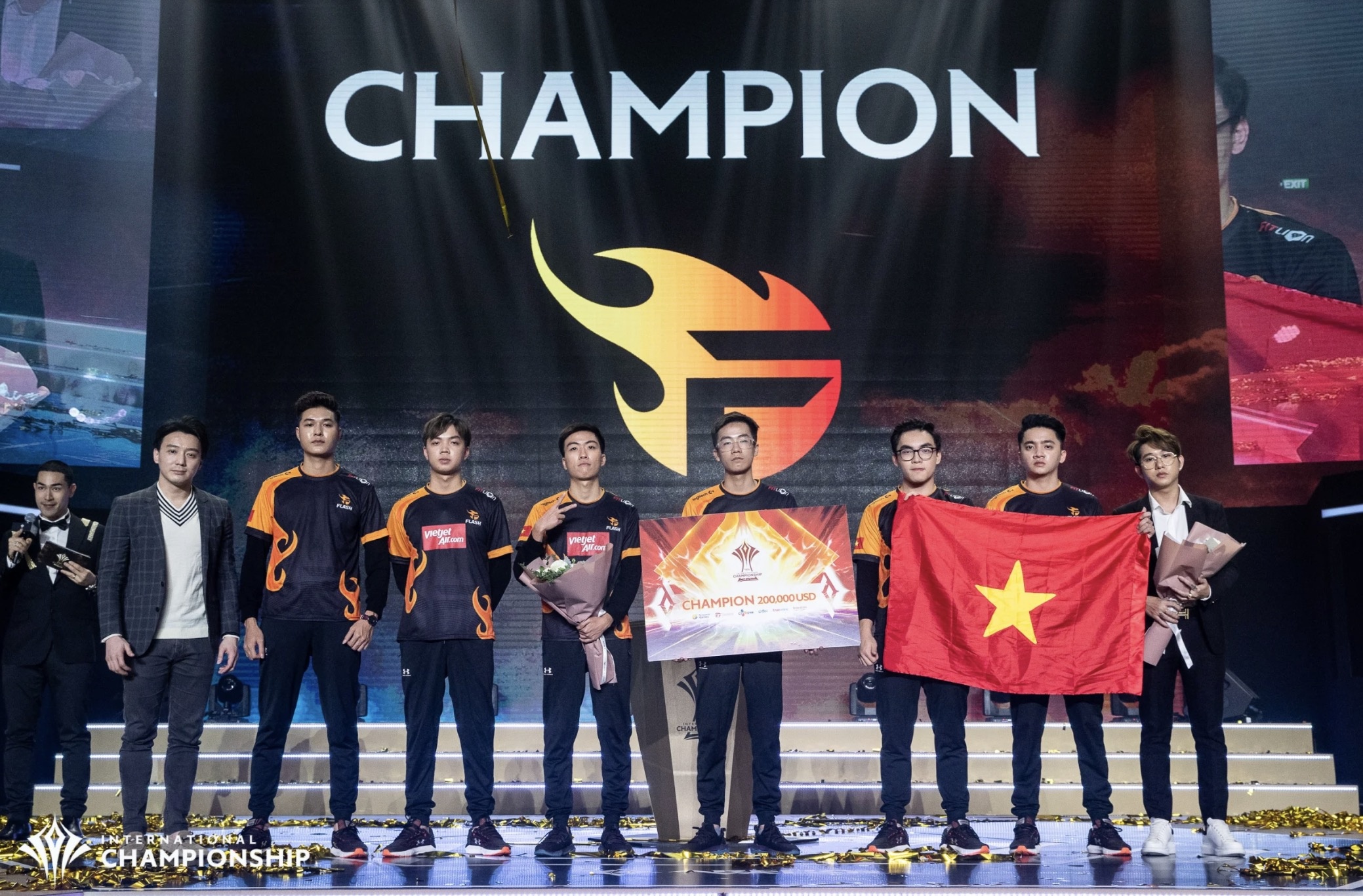 giai lien quan 8, 1 ty dong anh 1