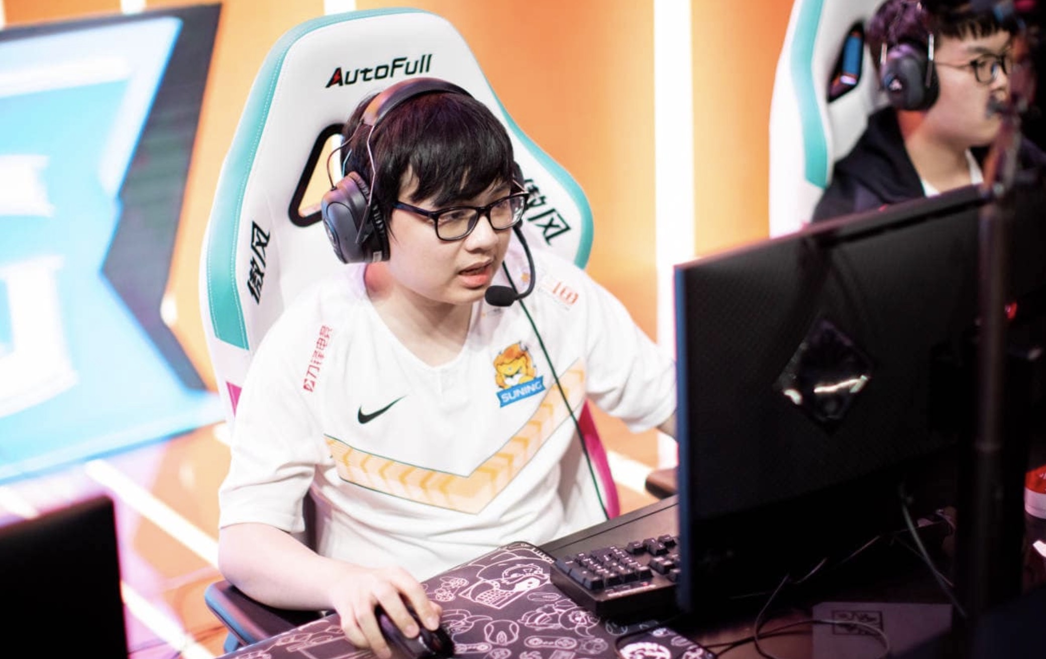 'Than rung' SofM that bai truoc nha vo dich LMHT Trung Quoc hinh anh