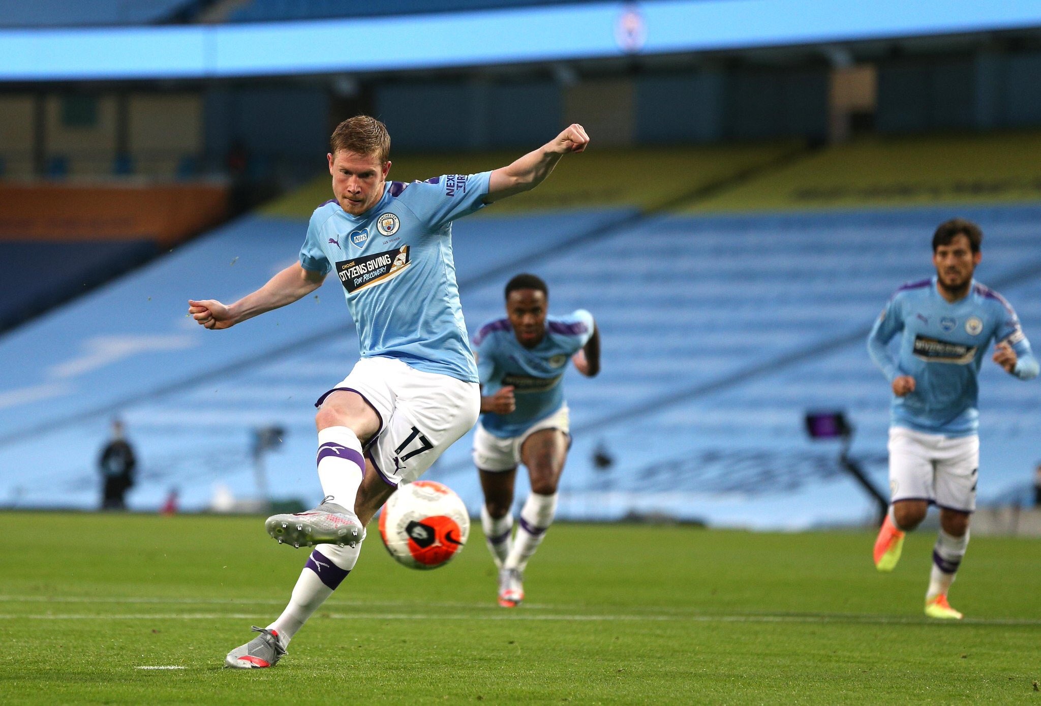 premier league tro lai anh 7